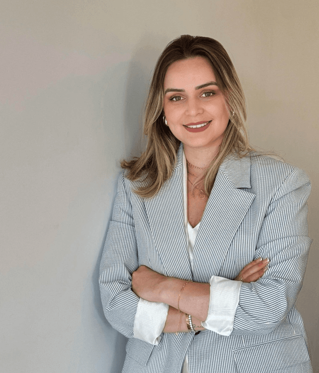 “Trabalhar na FI Group tem sido gratificante. O ambiente é leve, colaborativo e guiado por valores que realmente fazem a diferença no dia a dia. Atuar com recrutamento e seleção, e com todo o RH, me permite contribuir diretamente no crescimento da empresa. Ver esse impacto no desenvolvimento das pessoas e nos resultados do negócio reforça meu sentimento de pertencimento”.